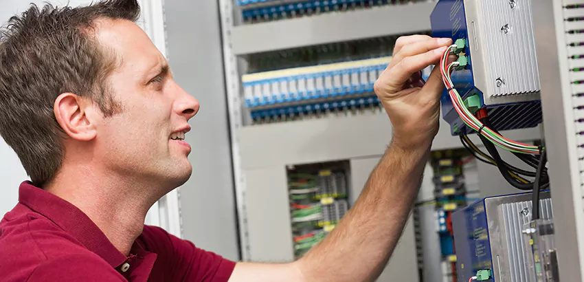 Offshore and Petroleum Facility Electrician in Stoneham